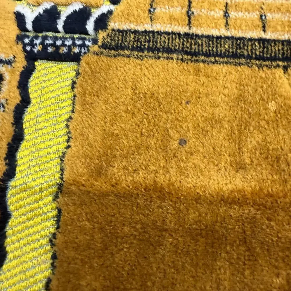 Vintage Muslim Prayer Rug/Tapestry Temple Pillars Good Condition Gold 44” x 27”